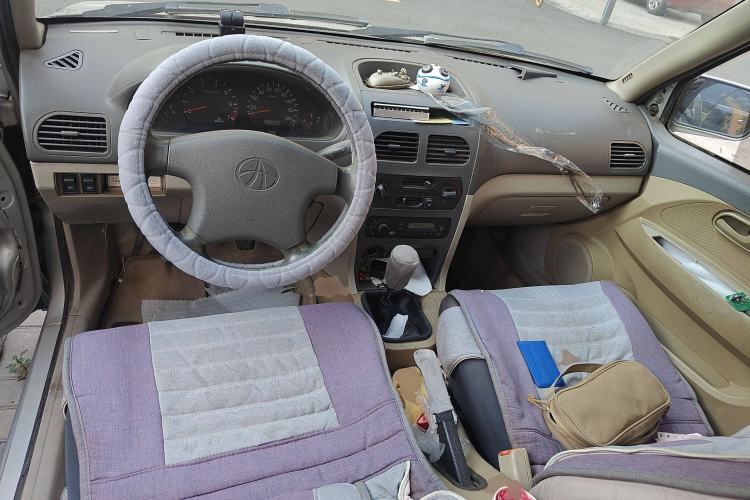 Used FAW Xiali 2011 A+ 1.0L Hatchback Center Console