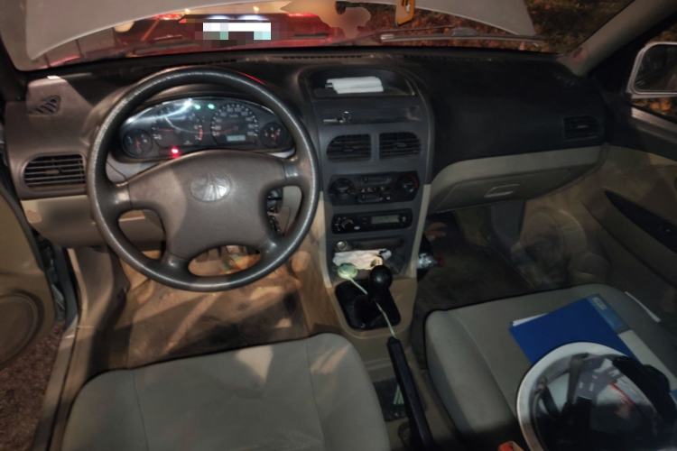 Used FAW Xiali 2011 A+ 1.0L Sedan Center Console