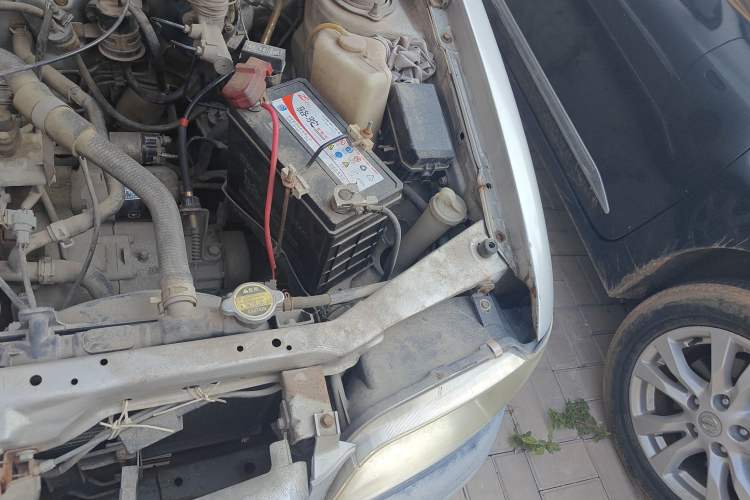 Used FAW Xiali 2011 A+ 1.0L Hatchback Engine Bay Left