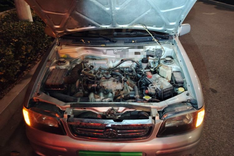 Used FAW Xiali 2011 A+ 1.0L Sedan Engine Bay