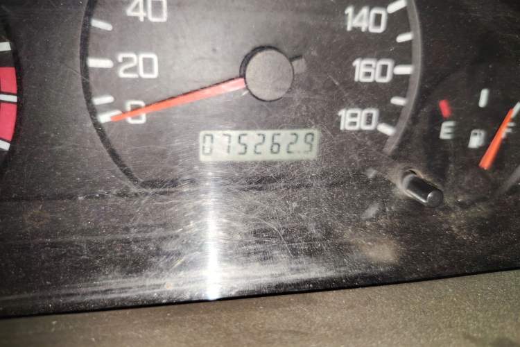 Used FAW Xiali 2011 A+ 1.0L Sedan Odometer Close Up