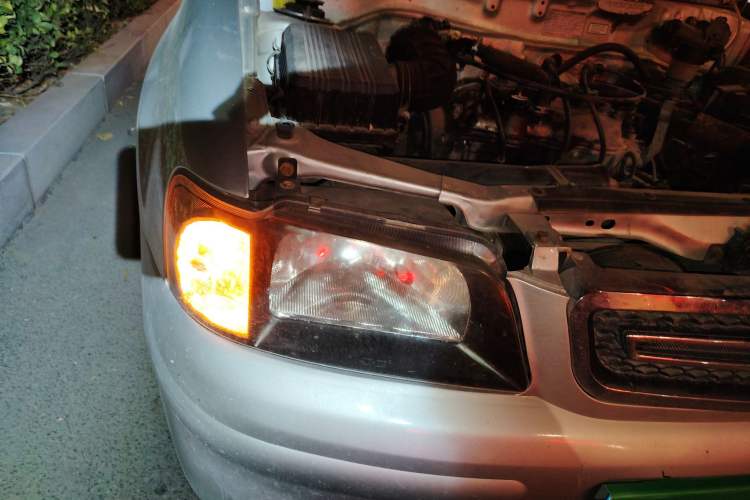 Used FAW Xiali 2011 A+ 1.0L Sedan Right Front Headlight