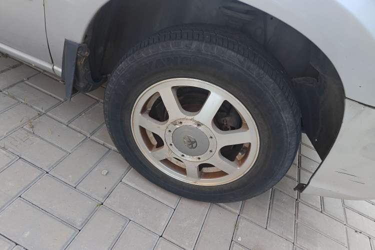 Used FAW Xiali 2011 A+ 1.0L Hatchback Right Front Wheel Hub