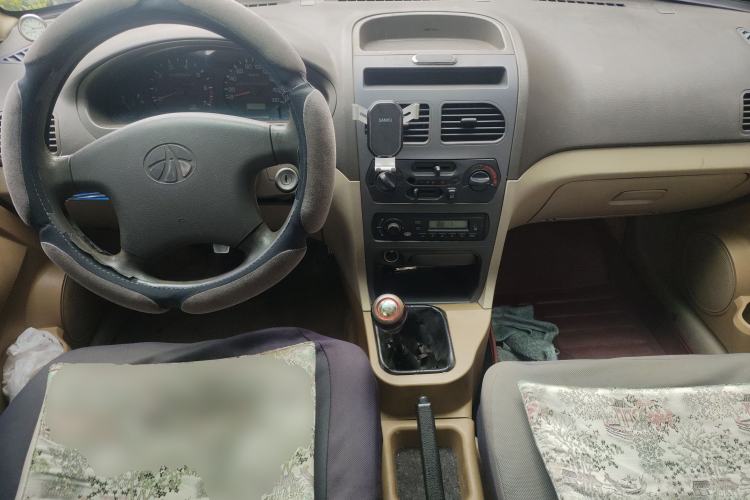 Used FAW Xiali 2011 A+ 1.0L Hatchback Center Console