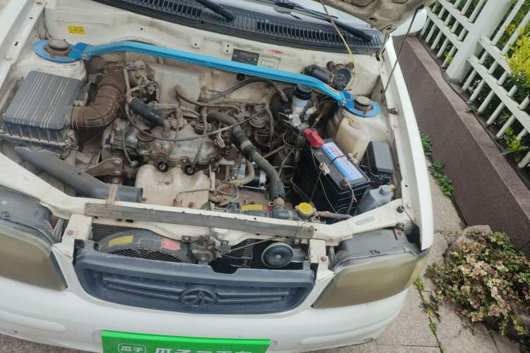 Used FAW Xiali 2011 A+ 1.0L Hatchback Engine Bay Left