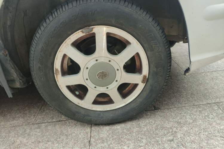 Used FAW Xiali 2011 A+ 1.0L Hatchback Right Front Wheel Hub