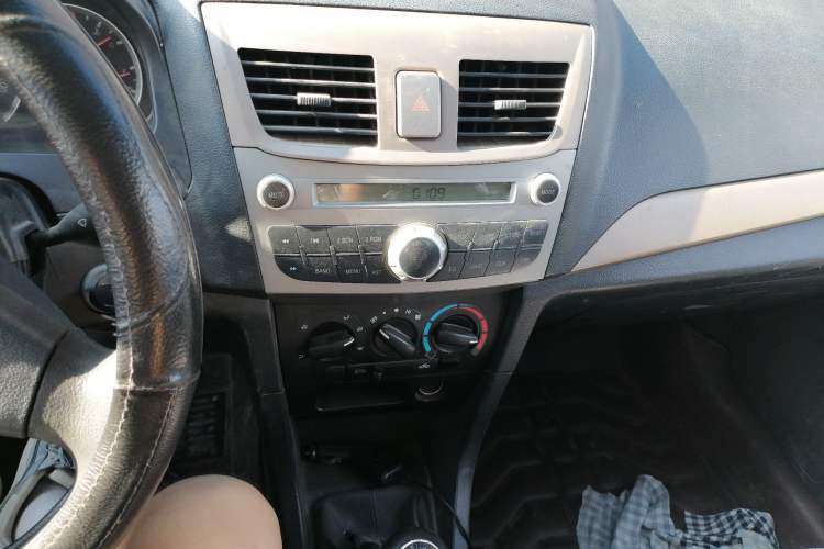 Used FAW Xiali 2012 N3 1.0L Hatchback – Practical Model Audio And AC Panel