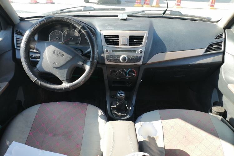 Used FAW Xiali 2012 N3 1.0L Hatchback – Practical Model Center Console