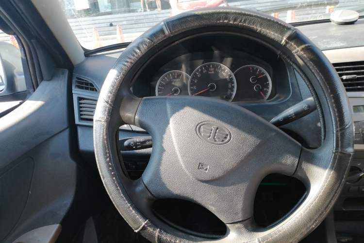 Used FAW Xiali 2012 N3 1.0L Hatchback – Practical Model Steering Wheel
