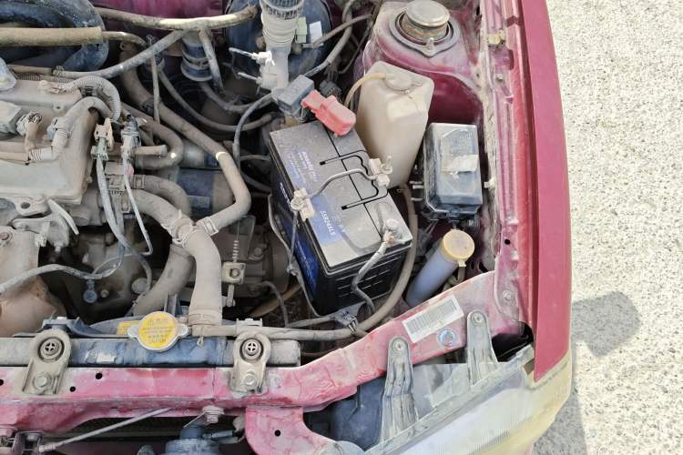 Used FAW Xiali 2012 N3 1.0L Sedan Base Model Engine Bay Left