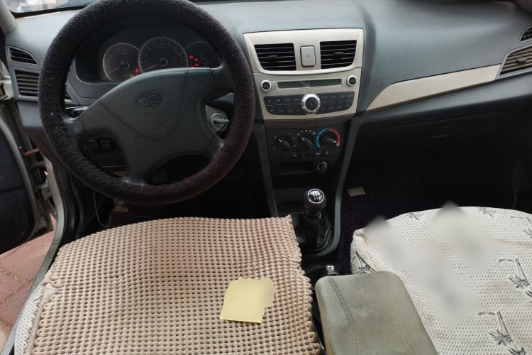 Used FAW Xiali 2012 N3 1.0L Sedan Base Model Center Console