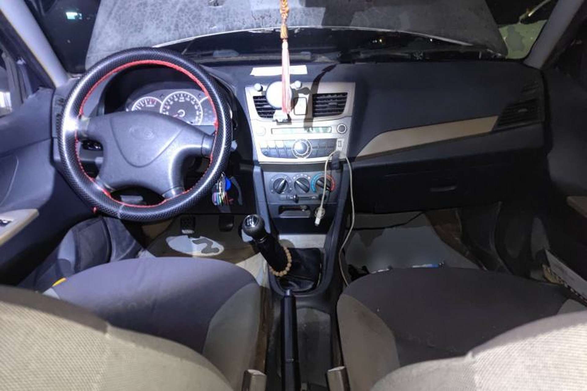Used FAW Xiali 2012 N3 1.0L Sedan - Practical Model Center Console