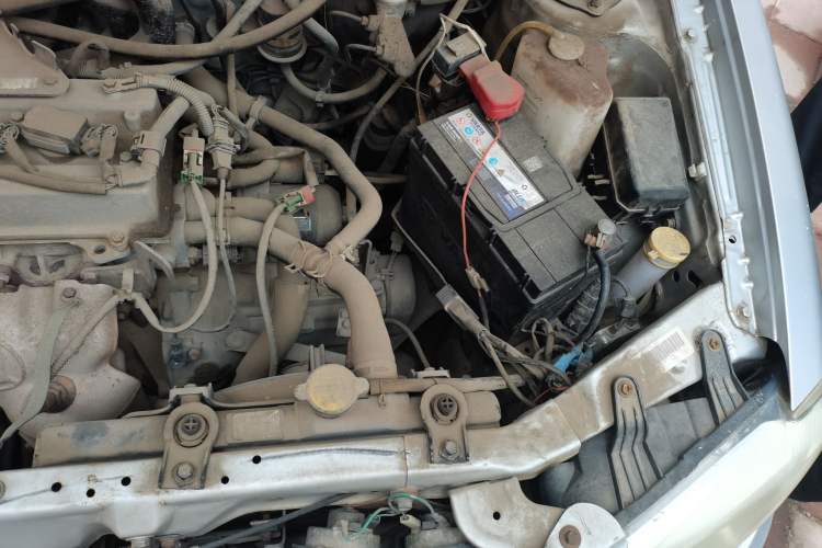 Used FAW Xiali 2012 N3 1.0L Sedan Base Model Engine Bay Left