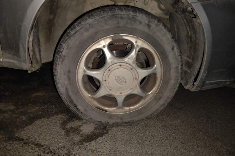 Used FAW Xiali 2012 N3 1.0L Sedan - Practical Model Right Front Wheel Hub