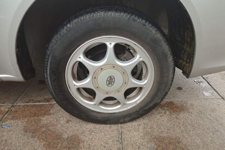 Used FAW Xiali 2012 N3 1.0L Sedan - Practical Model Right Front Wheel Hub