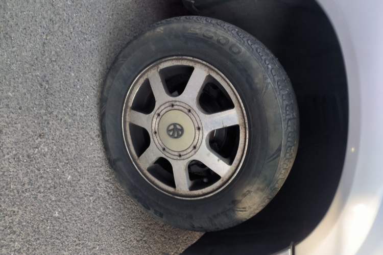Used FAW Xiali 2012 N3 1.0L Hatchback – Practical Model Right Front Wheel Hub