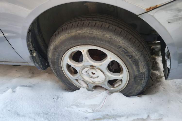 Used FAW Xiali 2012 N3 1.0L Sedan - Practical Model Right Front Wheel Hub