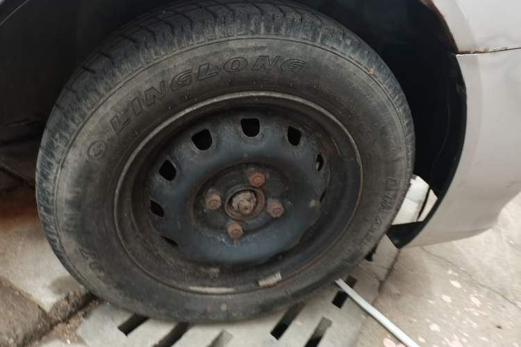 Used FAW Xiali 2012 N3 1.0L Sedan Base Model Right Front Wheel Hub