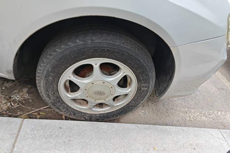 Used FAW Xiali 2012 N3 1.0L Sedan - Practical Model Right Front Wheel Hub