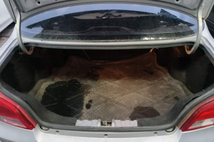 Used FAW Xiali 2012 N3 1.0L Sedan - Practical Model Trunk
