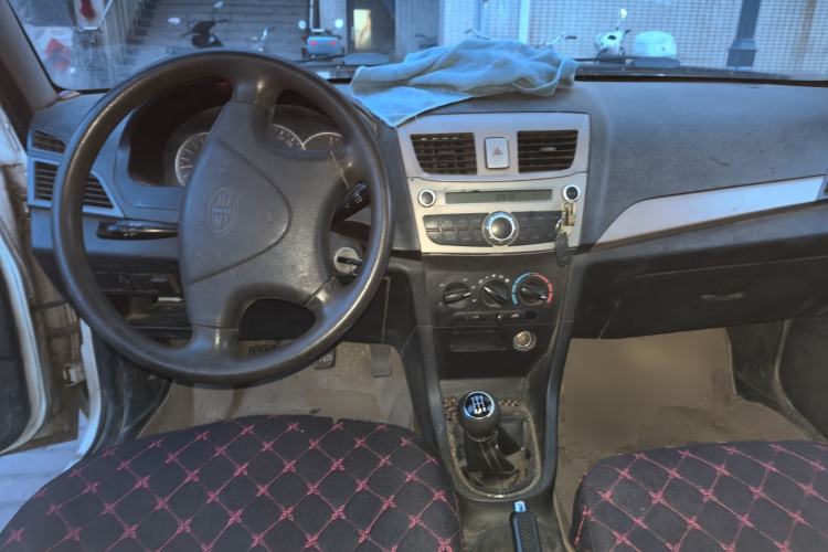 Used FAW Xiali 2012 N3 1.0L Hatchback – Practical Model Center Console