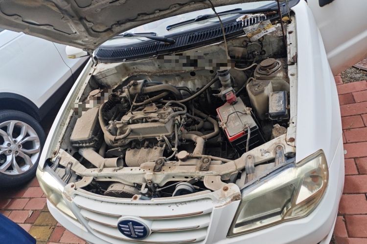 Used FAW Xiali 2012 N3 1.0L Hatchback Standard Model Engine Bay