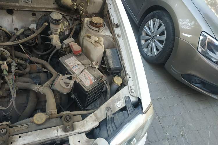 Used FAW Xiali 2012 N3 1.0L Hatchback Standard Model Engine Bay Left