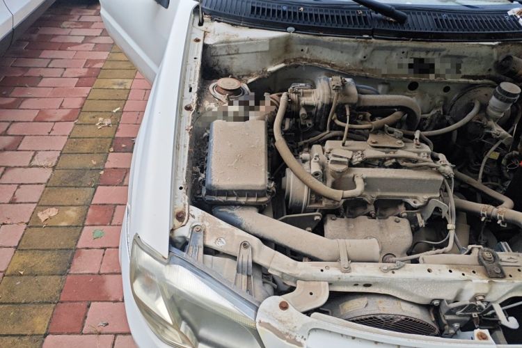 Used FAW Xiali 2012 N3 1.0L Hatchback Standard Model Engine Bay Right