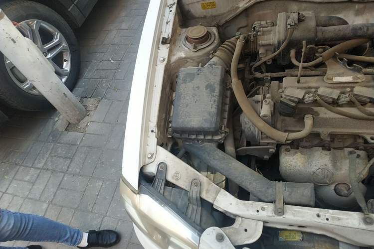 Used FAW Xiali 2012 N3 1.0L Hatchback Standard Model Engine Bay Right