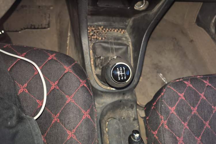 Used FAW Xiali 2012 N3 1.0L Hatchback – Practical Model Gear Lever
