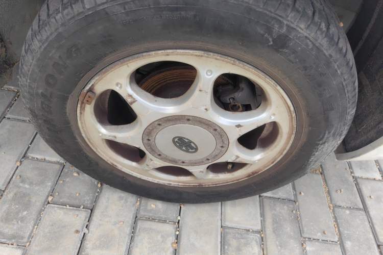 Used FAW Xiali 2012 N3 1.0L Hatchback Standard Model Right Front Wheel Hub