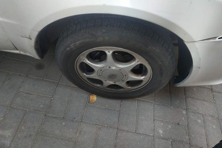 Used FAW Xiali 2012 N3 1.0L Hatchback Standard Model Right Front Wheel Hub