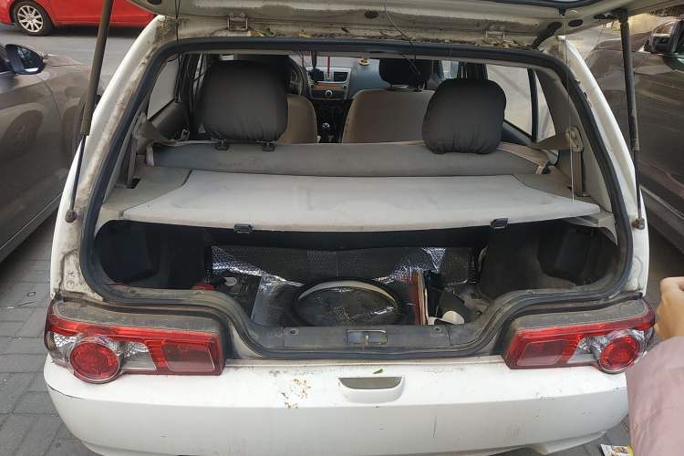 Used FAW Xiali 2012 N3 1.0L Hatchback Standard Model Trunk