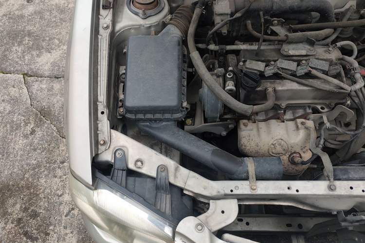 Used FAW Xiali 2012 N3 1.0L Sedan - Practical Model Engine Bay Right