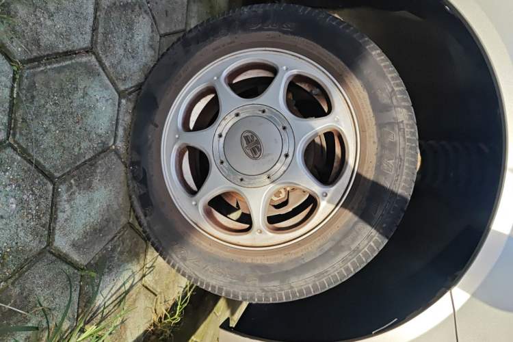 Used FAW Xiali 2012 N3 1.0L Sedan - Practical Model Right Front Wheel Hub