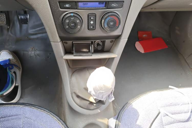 Used FAW Xiali N5 2010 1.3L Manual Standard Edition Gear Lever