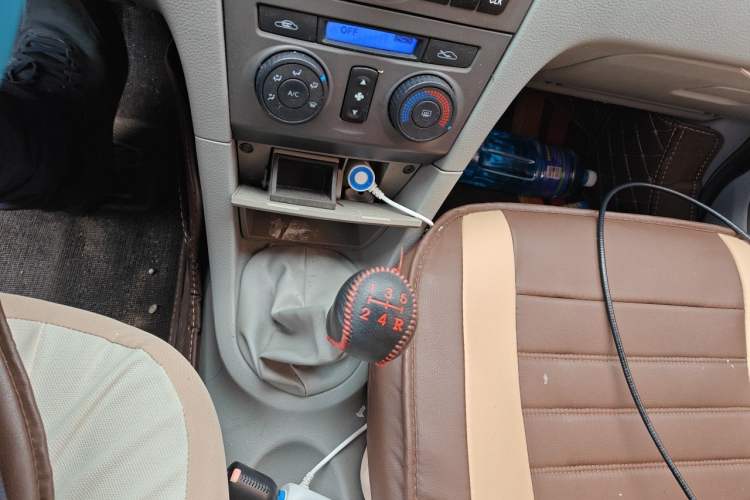 Used FAW Xiali N5 2011 1.3L Manual Luxury Edition Gear Lever