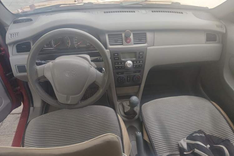 Used FAW Xiali N5 2011 1.3L Manual Standard Edition Center Console