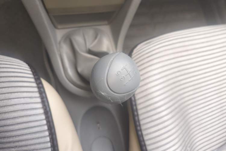 Used FAW Xiali N5 2011 1.3L Manual Standard Edition Gear Lever