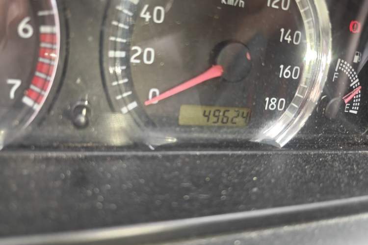 Used FAW Xiali N5 2011 1.3L Manual Luxury Airbag Version Odometer Close Up