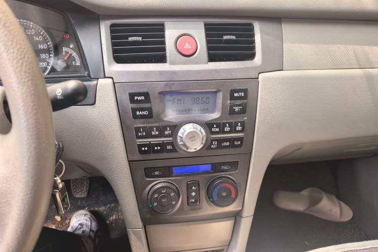 Used FAW Xiali N5 2011 1.3L Manual Luxury Airbag Version Audio And AC Panel