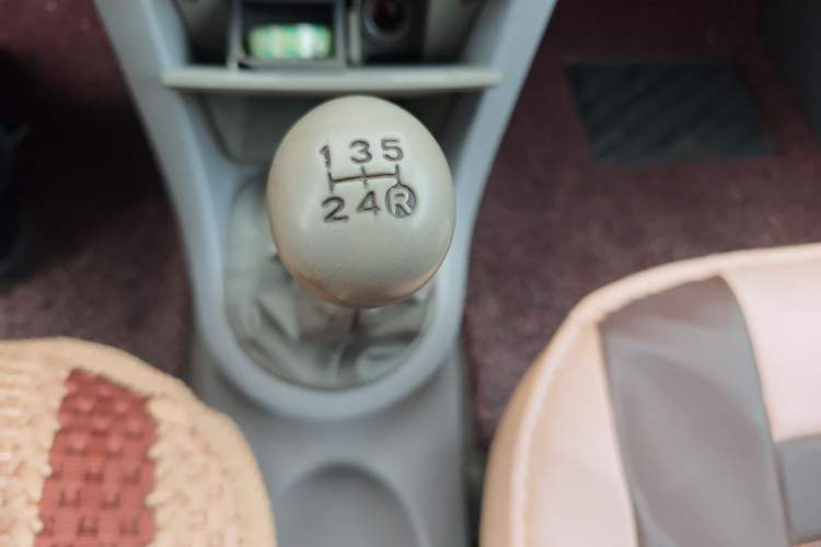 Used FAW Xiali N5 2011 1.3L Manual Luxury Edition Gear Lever