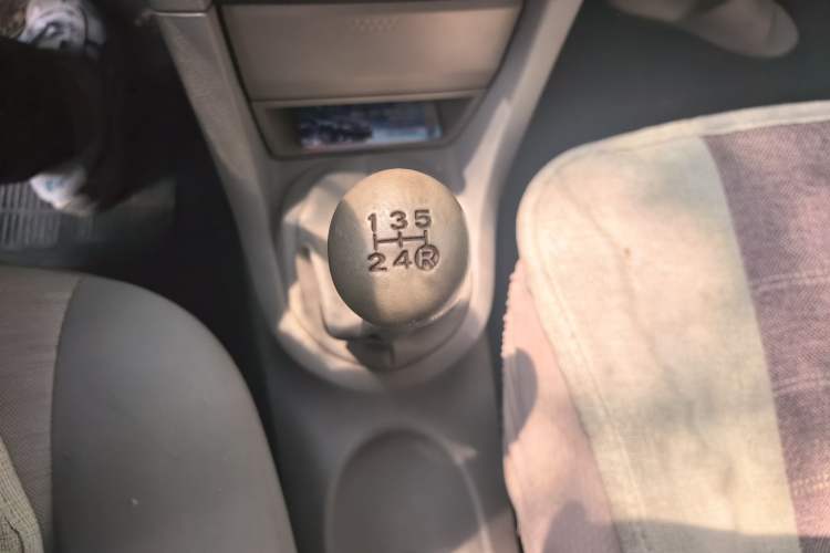 Used FAW Xiali N5 2011 1.3L Manual Luxury Airbag Version Gear Lever