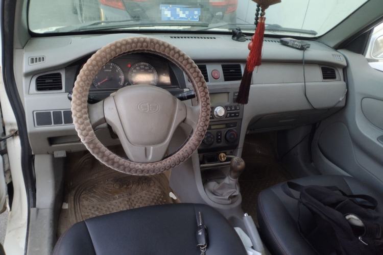 Used FAW Xiali N5 2011 1.3L Manual Standard Edition Center Console
