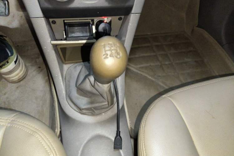 Used FAW Xiali N5 2011 1.3L Manual Standard Edition Gear Lever