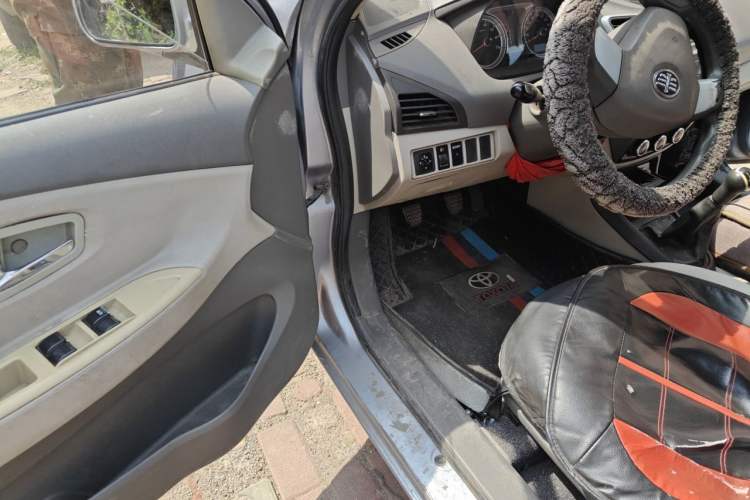 Used FAW Xiali N5 2013 1.3L Manual Standard Edition Driver Seat