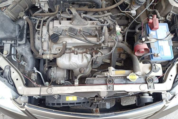 Used FAW Xiali N5 2014 1.0L Manual Comfort Model Engine Bay