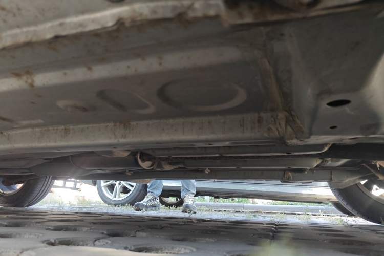 Used FAW Xiali N5 2014 1.3L Manual Comfort Version Chassis Front Right