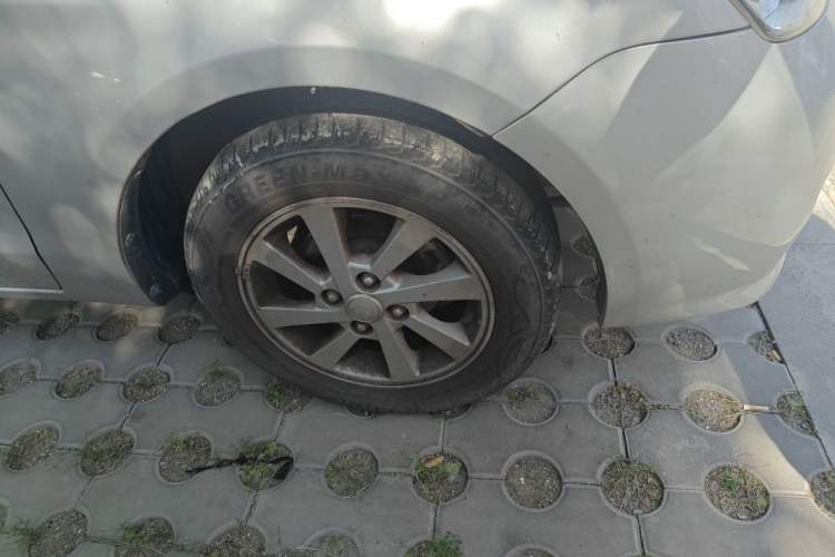 Used FAW Xiali N5 2014 1.3L Manual Comfort Version Right Front Wheel Hub
