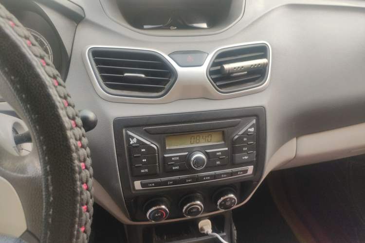 Used FAW Xiali N5 2014 1.3L Manual Comfort Version Audio And AC Panel